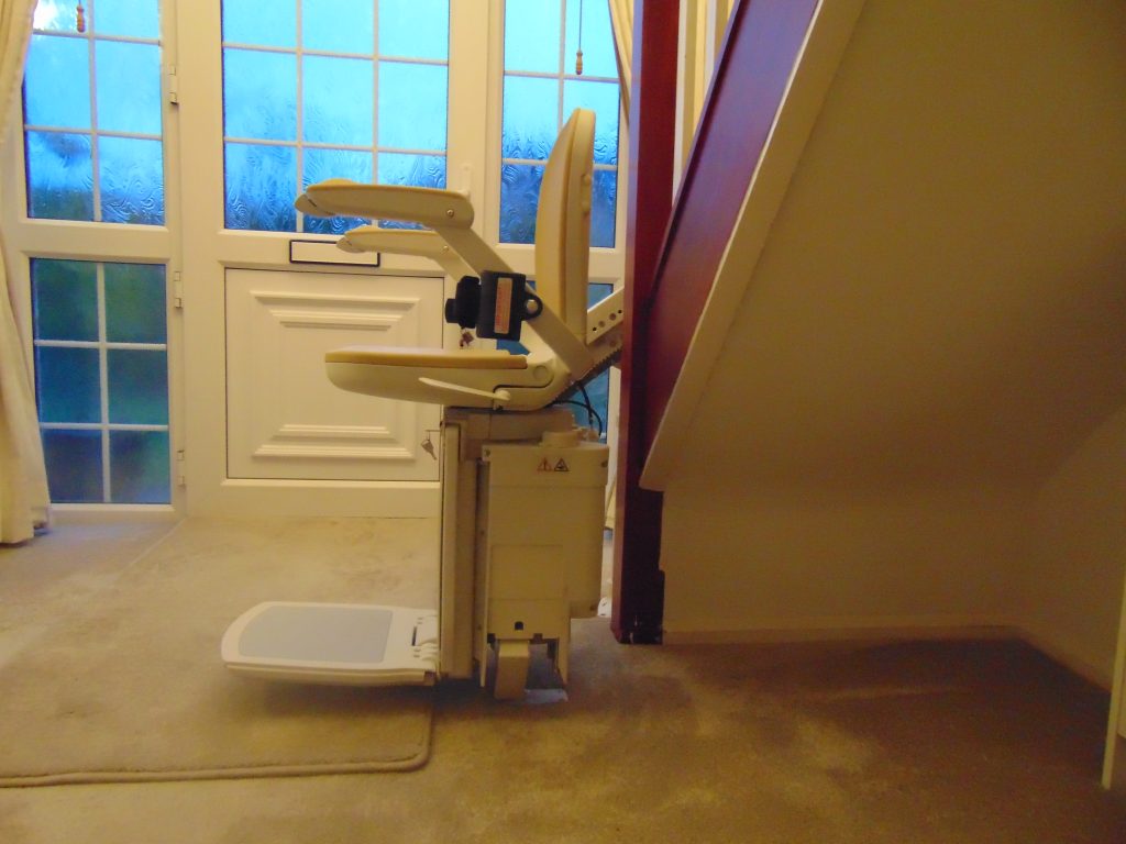 Acorn 180 Curved Stairlift - Curved Acorn Chair Lift - Chair lIft Stair LIft Prices